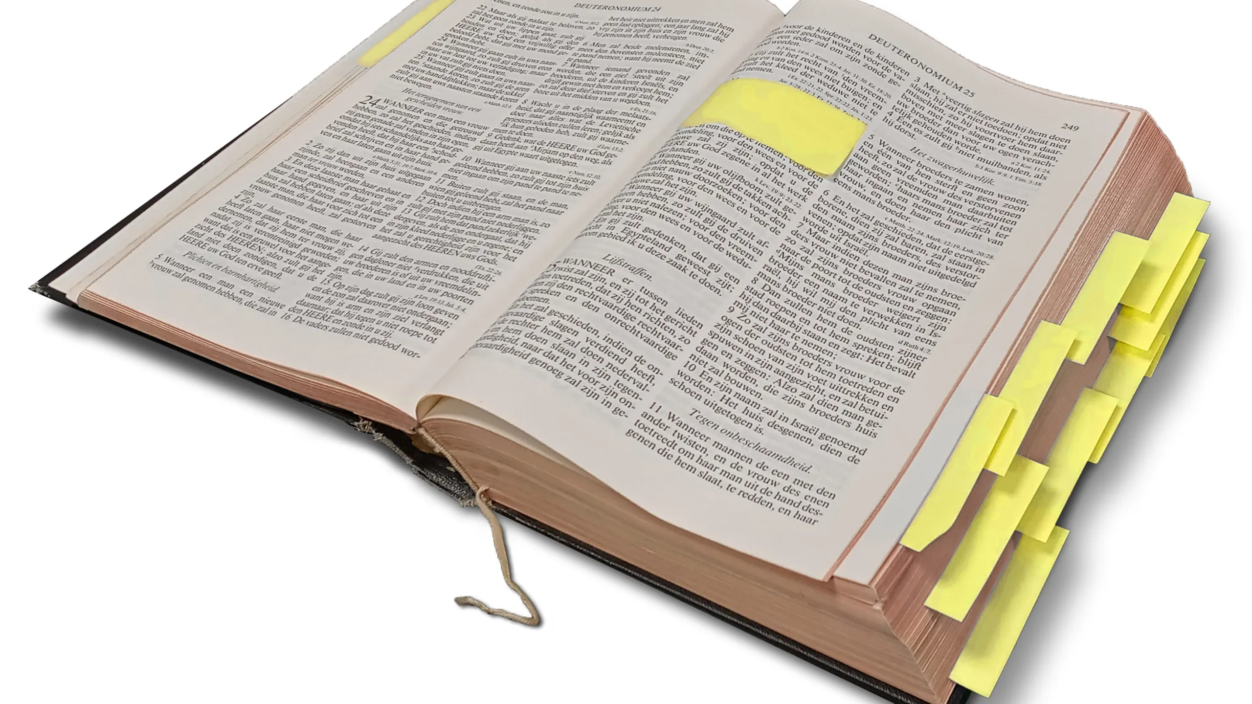 Bijbel met diverse memo's