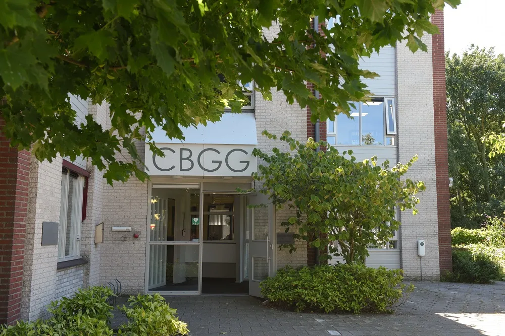 Ingang van het kerkelijk bureau