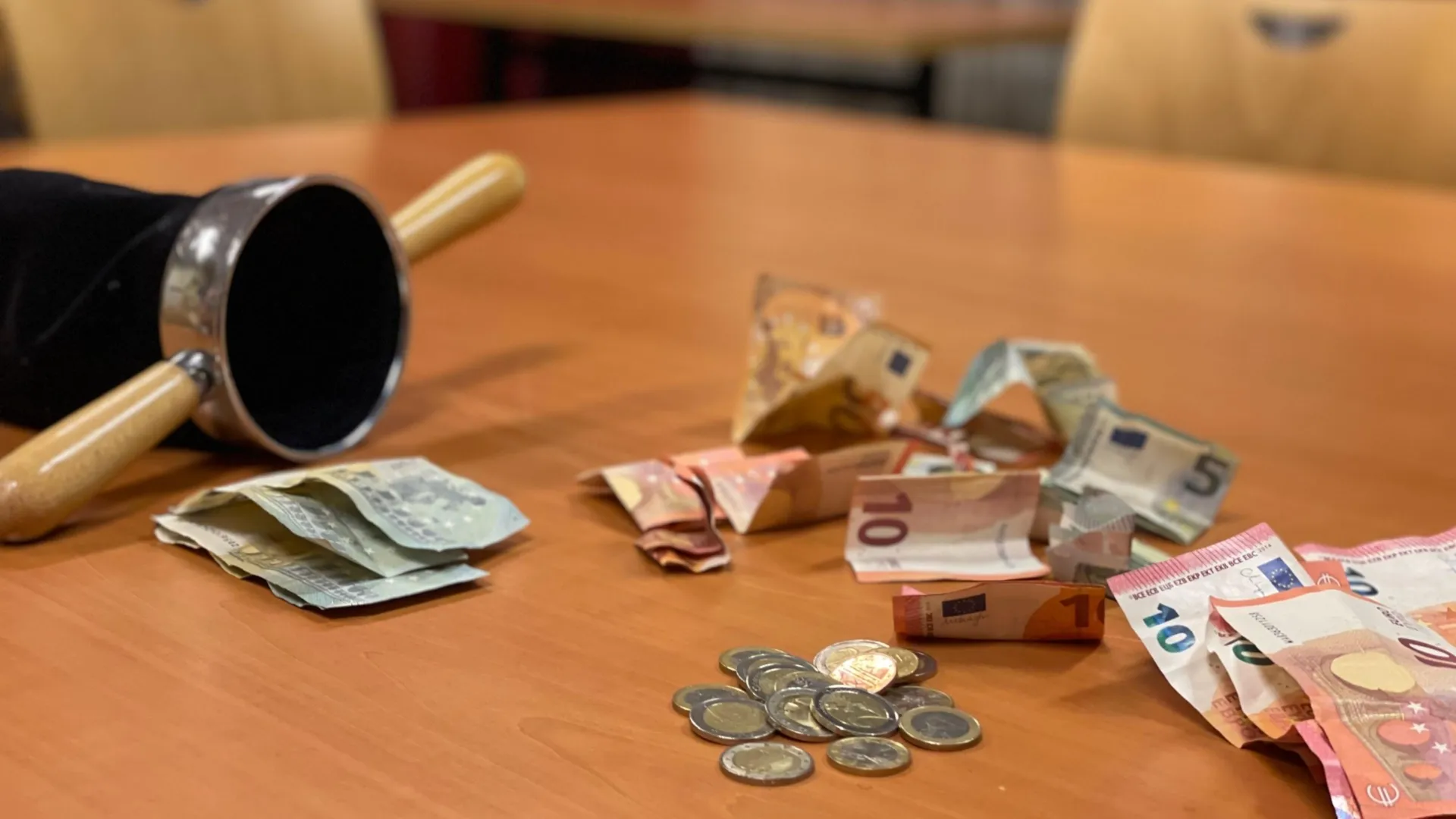 Collectezak met gesorteerd geld